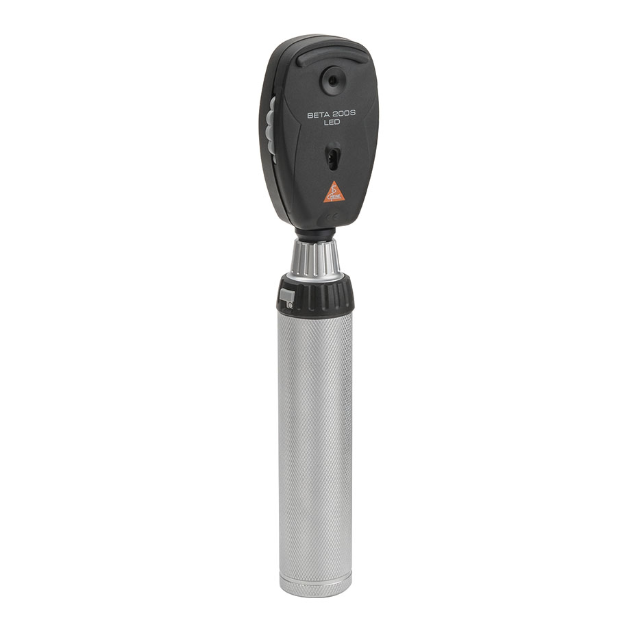 beta-200-s-led-ophthalmoskop-set-mit-beta4-usb-ladegriff-anwendung